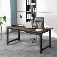 Moderner großer Büroschreibtisch